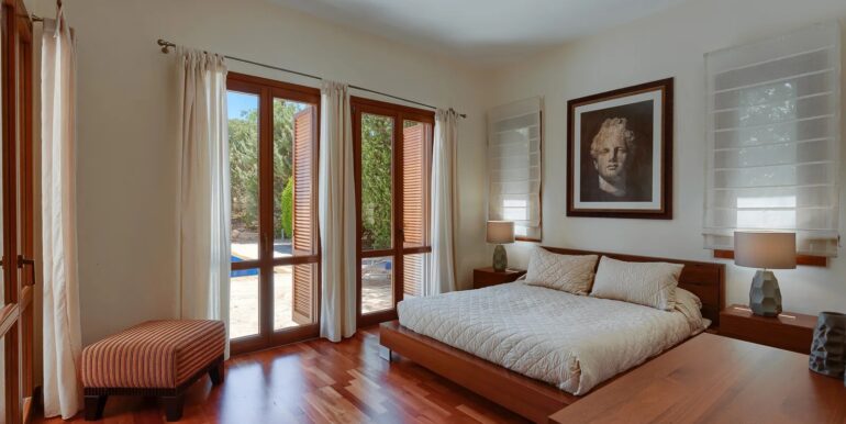 superior villa bed room 1