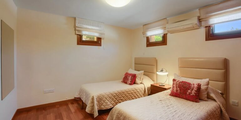 superior villa bed room 2